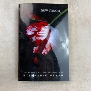 New Moon (Twilight) Paperback By Stephenie Meyer